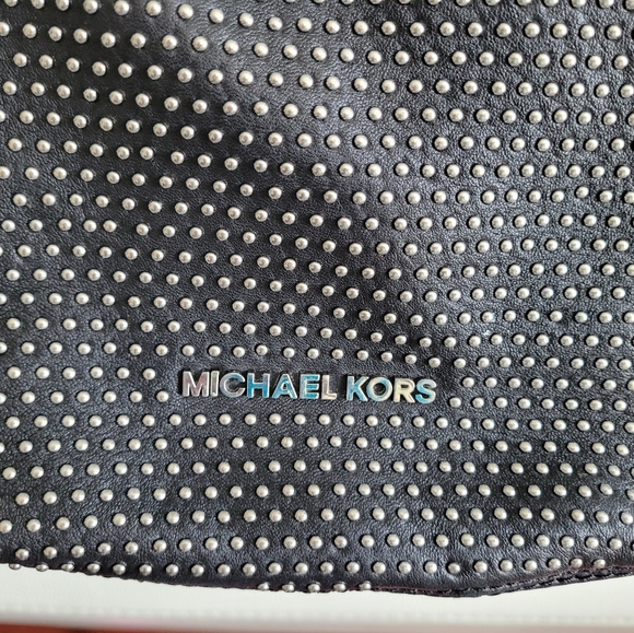 MICHAEL KORS black leather with edgy stud details hobo cross over - Picture 5 of 16
